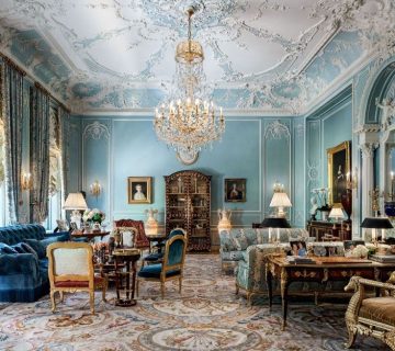 Fabulous Rococo style living room design with soft blue color